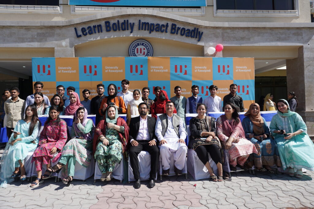 University of Rawalpindi Orientation Day: A group photo of the inaugural batch of UOR students and faculty standing united at the Fall 2024 Orientation. www.uor.edu.pk